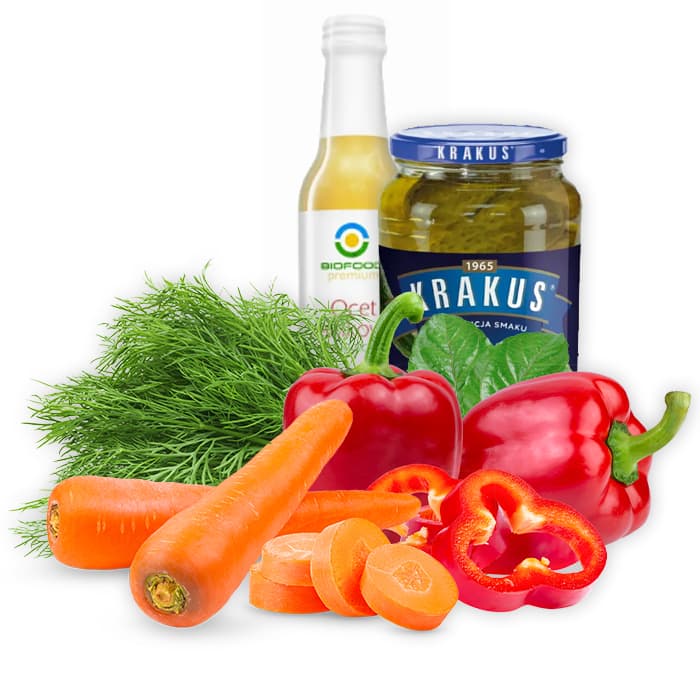 Sałatka z ogórkami konserwowymi, papryką i marchewką