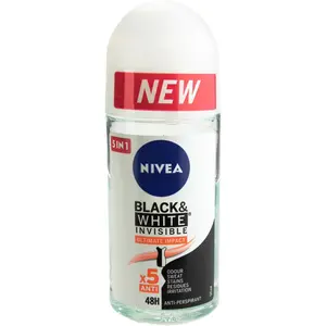 NIVEA BLACK&WHITE INVISIBLE Antyperspirant w kulce damski Ultimate Impact 50 ml NIVEA BLACK&WHITE INVISIBLE Antyperspirant w kulce damski Ultimate Impact 50 ml