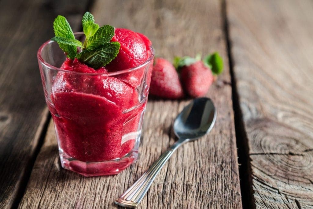 Przepis na domowe lody truskawkowe