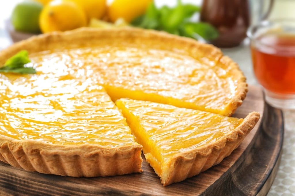 Tarta cytrynowa z bitą śmietaną bez pieczenia i wyrabiania ciasta