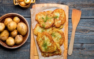 Z czym warto jeść placki ziemniaczane?