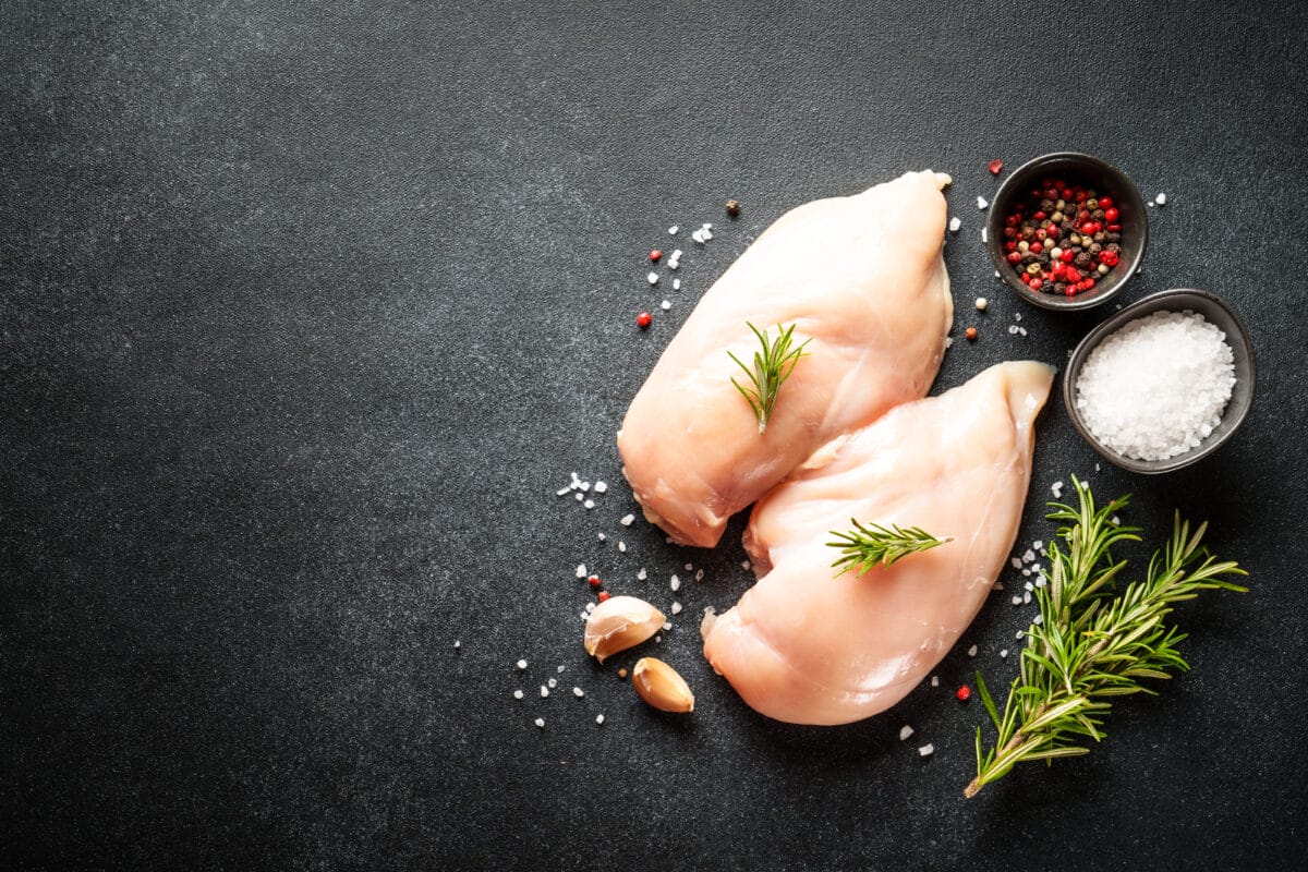 Jak przyprawić pierś z kurczaka do pieczenia smażenia czy grillowania?