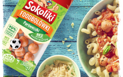 Makaron z sosem pomidorowym i foodbolówkami