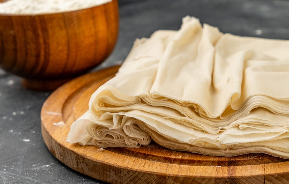 Co to jest ciasto filo? Czym różni się od ciasta francuskiego?