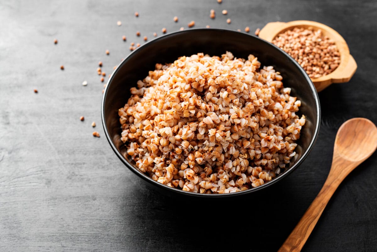 Z czym jeść kaszę gryczaną? Najlepsze pomysły i połączenia