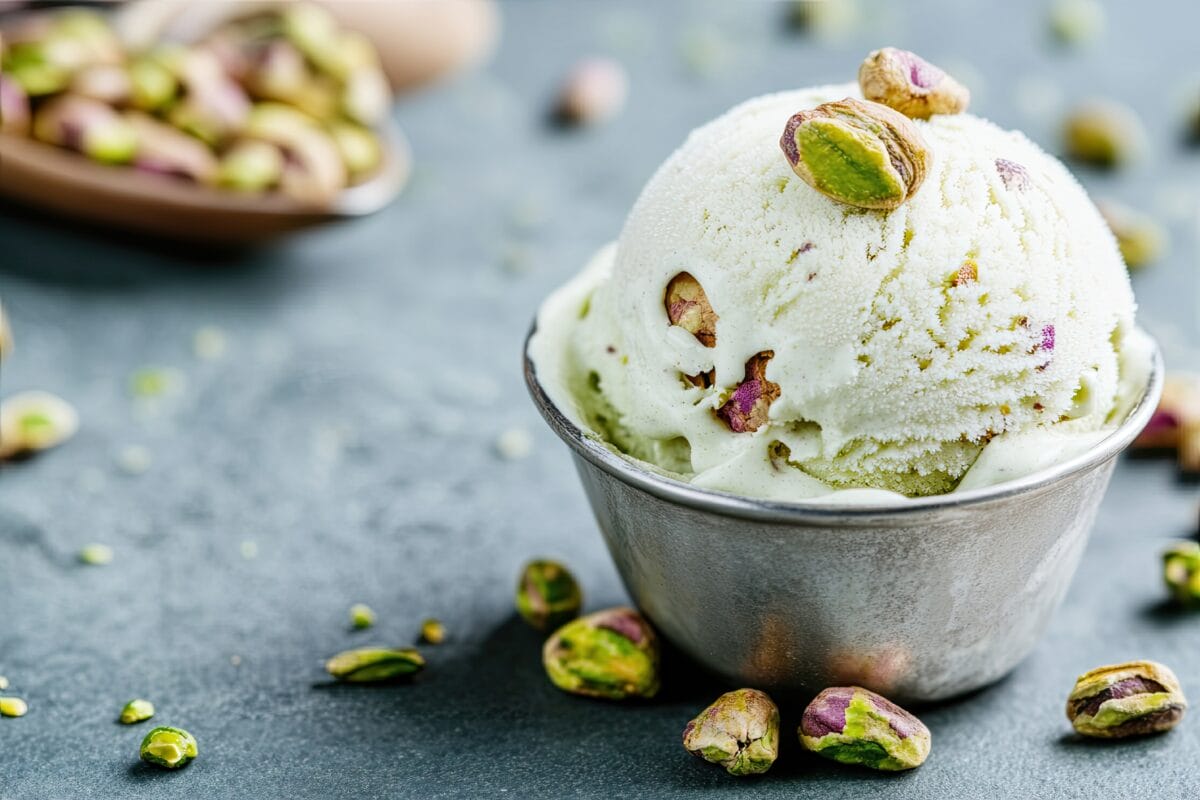 Lody pistacjowe inaczej! 5 pomysłów na desery z ich wykorzystaniem, które zachwycą Twoich gości