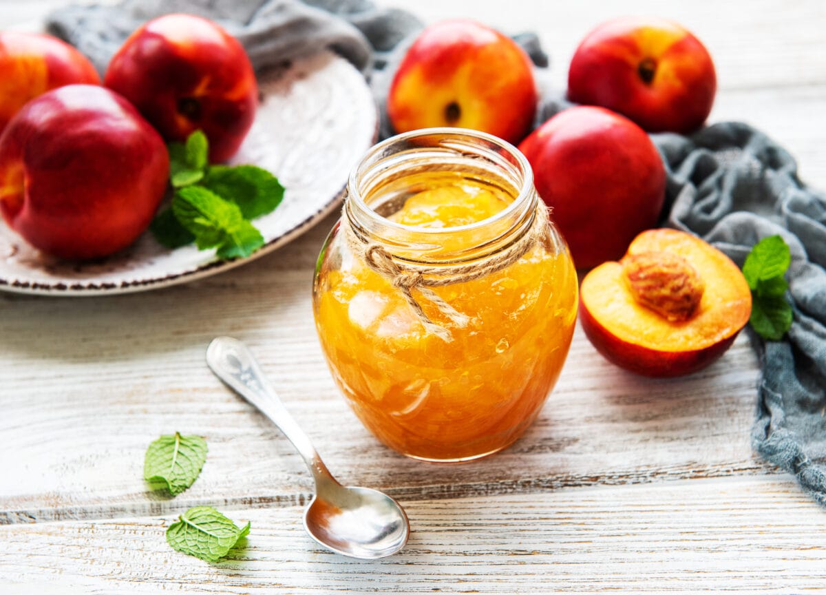 Nektarynki na talerzu – pomysły na desery, sałatki i przetwory