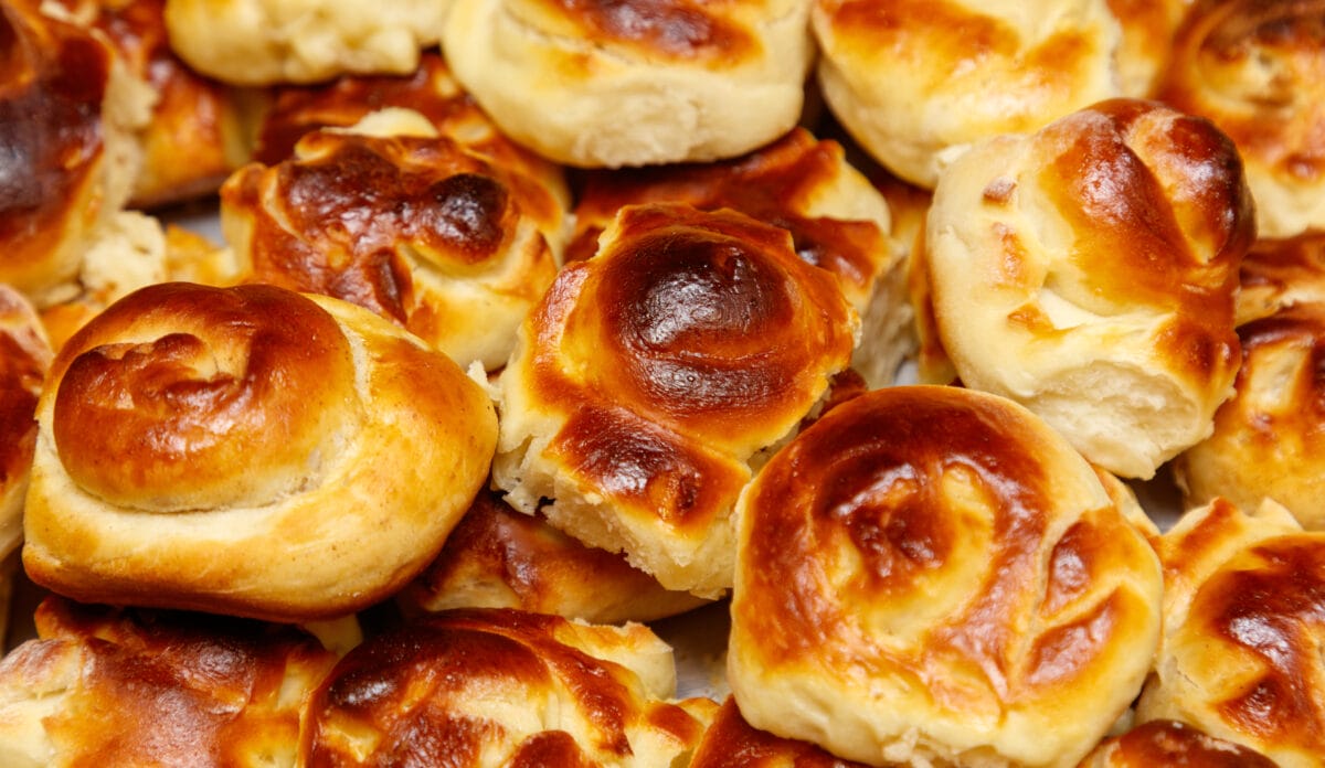 Domowe wypieki drożdżowe na zimowe popołudnia