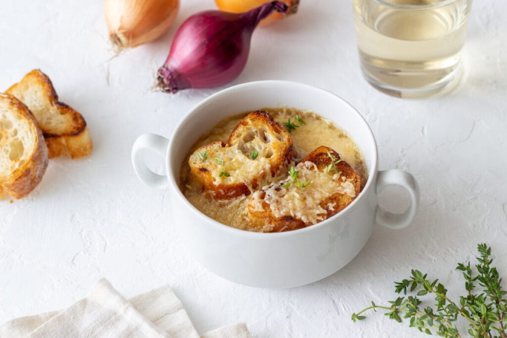 3. Francuska Zupa Cebulowa